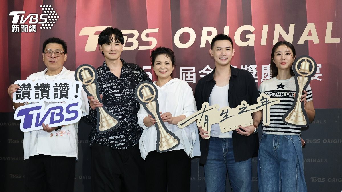 左起導演許肇任、鄭元暢、楊貴媚、謝展榮、製作人林心如。(圖/張哲鳴攝)