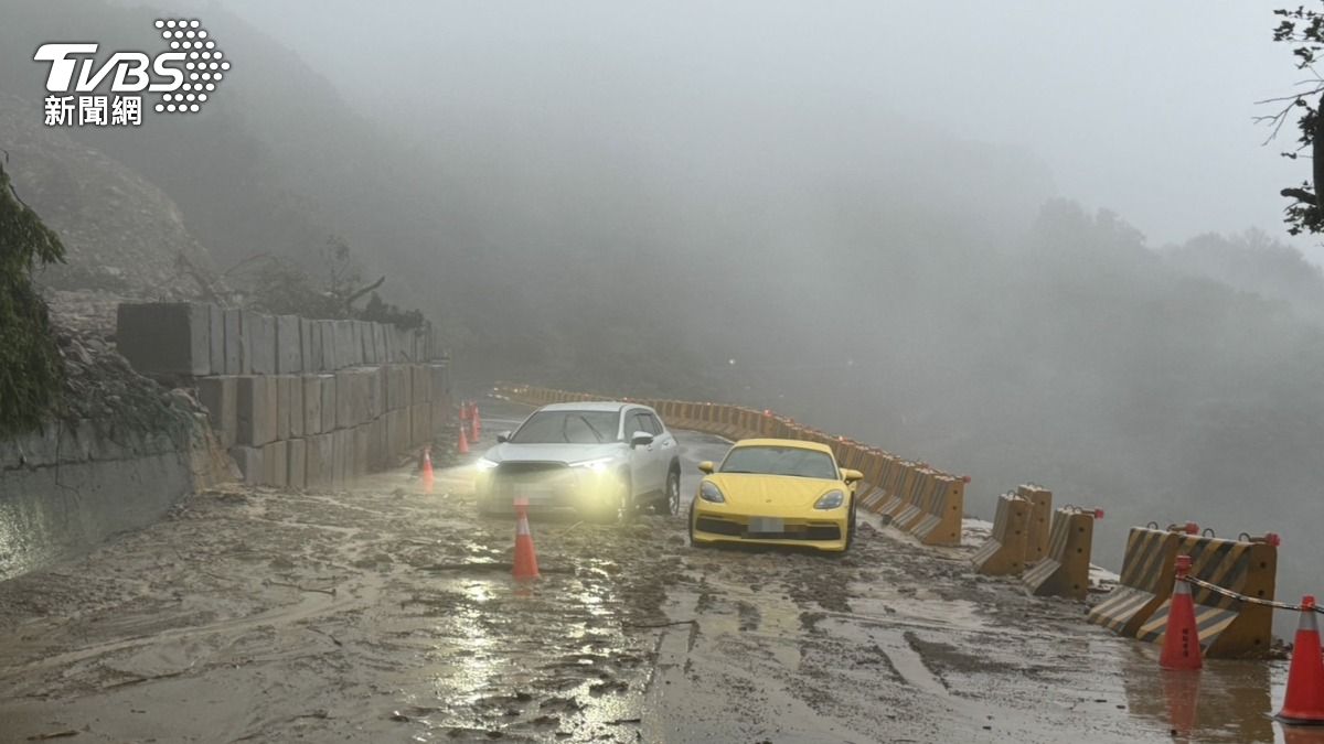 豪雨特報!陽金公路土石滑落 「整片泥濘」保時捷險受困