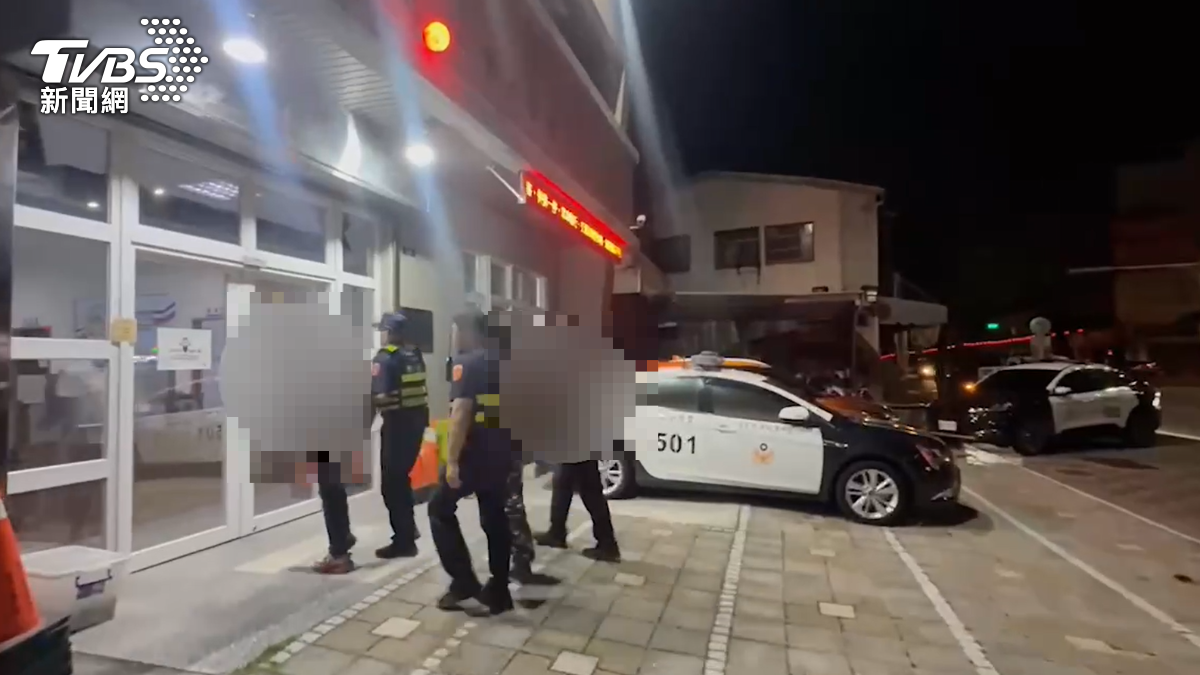 動手的周男和劉男被依法送辦。(圖/TVBS)