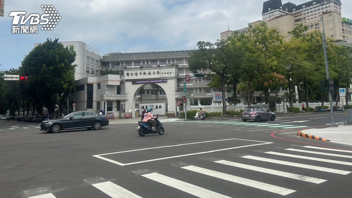 三民路與民生路口,鄰近台中科技大學、忠孝國小、台中醫院及第一分局。(圖/林冠丞攝)