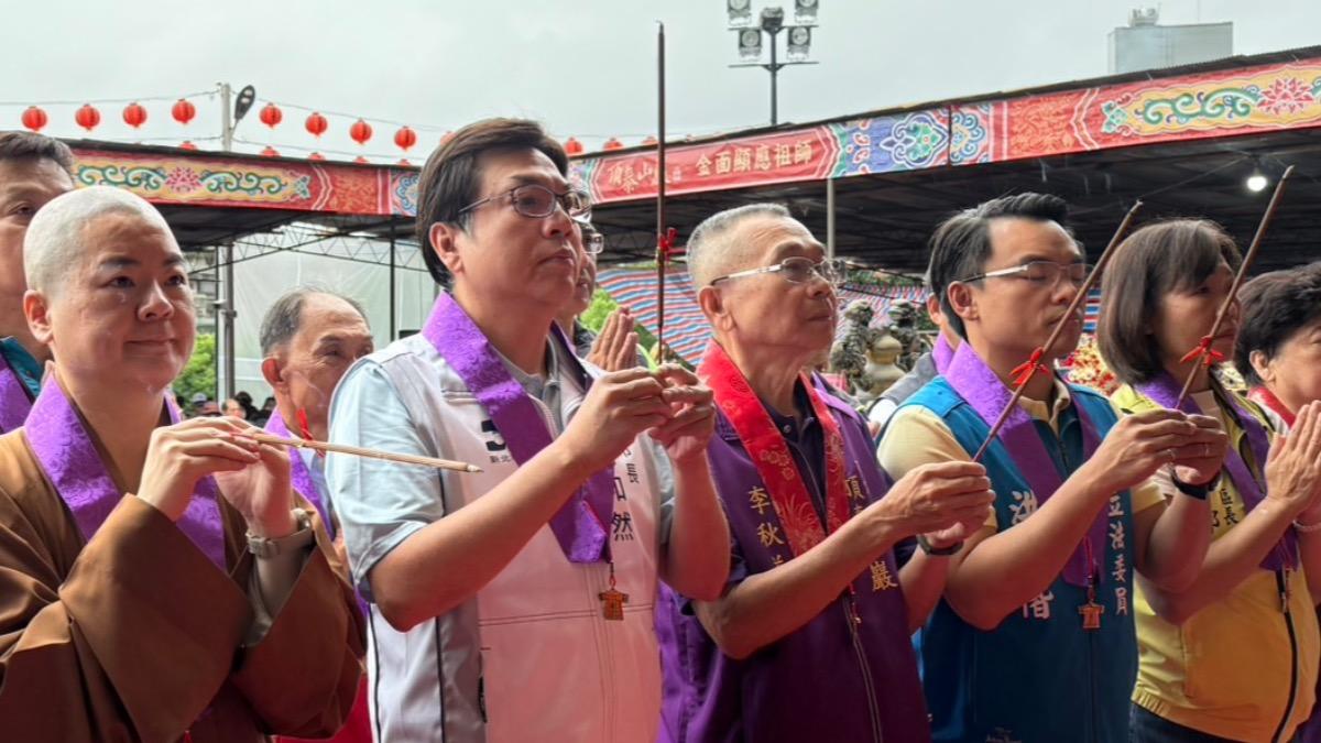 新北市副市長劉和然、藍委洪孟楷赴泰山參拜。(圖/新北市府提供)
