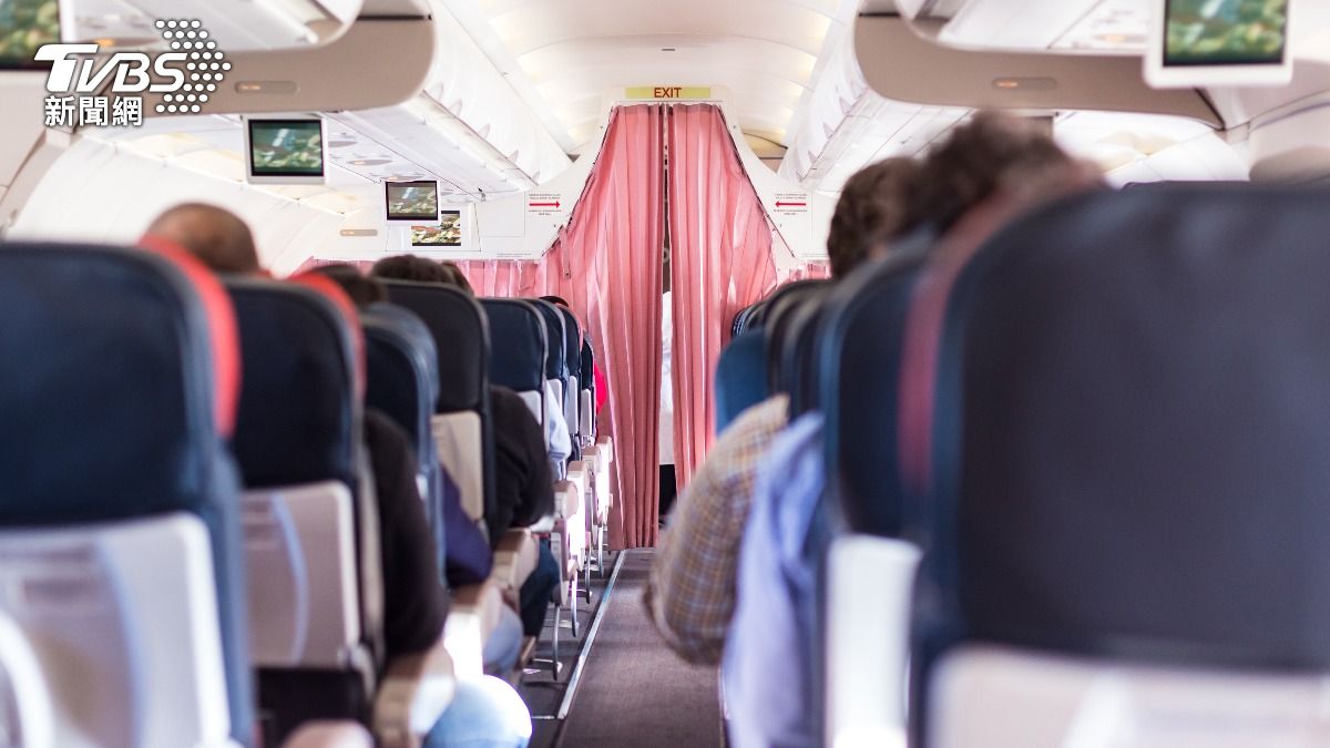 不只是保護隱私!飛機上為何「裝布簾」 空服員揭原因