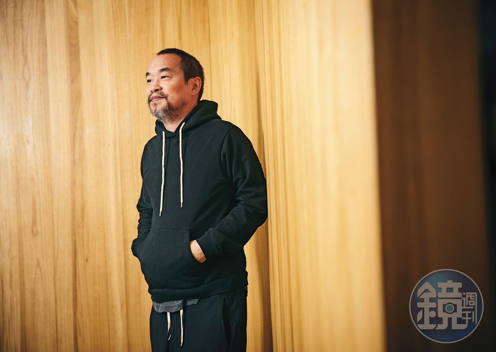 黃立成從藝人改行做商人,新聞曝光也從娛樂版變成財經版。(圖/鏡週刊)