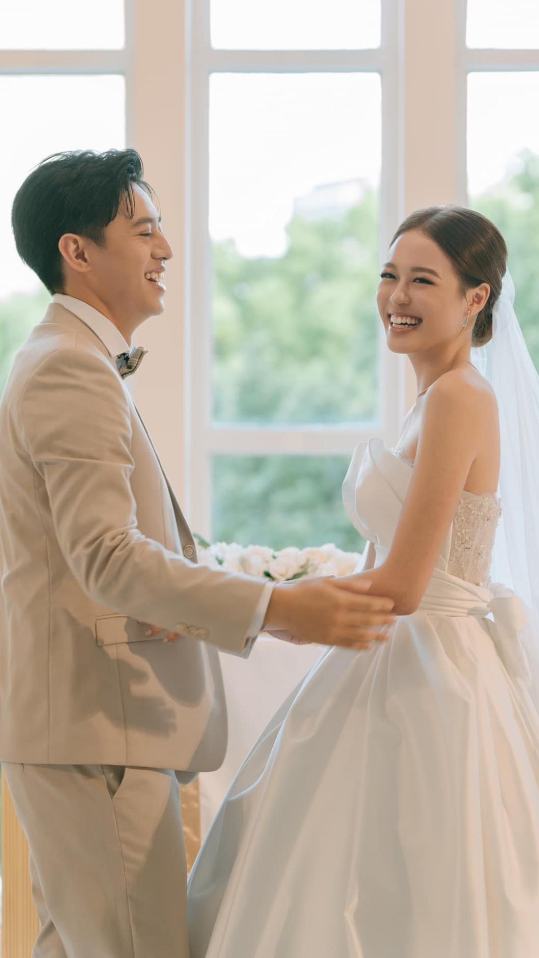 洪榮宏愛女洪美福結婚。(圖/翻攝自陳施羽臉書)