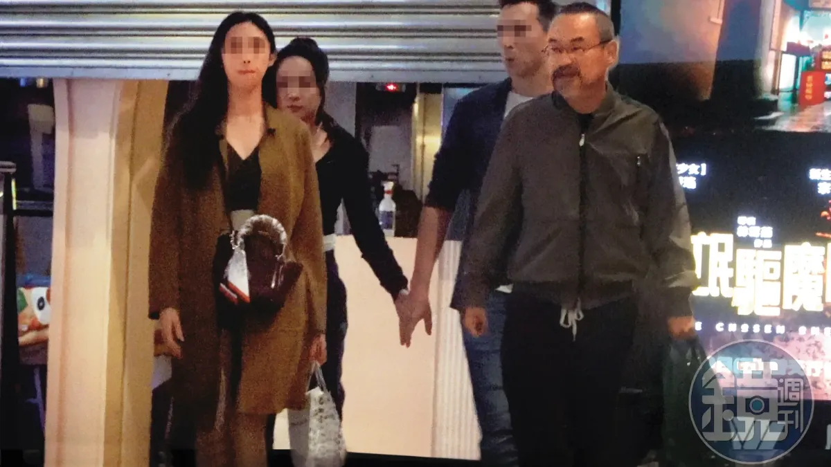 情斷小31歲嫩模...黃立成又換新口味!信義區甜蜜漫步全被拍