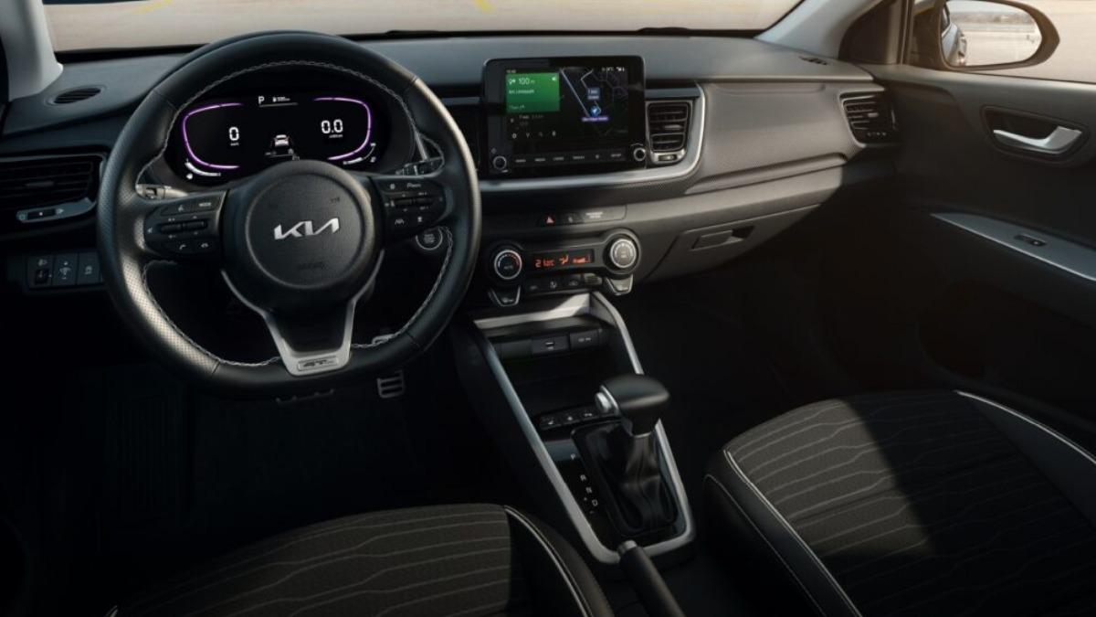 2025年式Kia Stonic車上標配自動恆溫空調系統,並配有8吋多媒體影音觸控系統。(圖/翻攝自Kia)