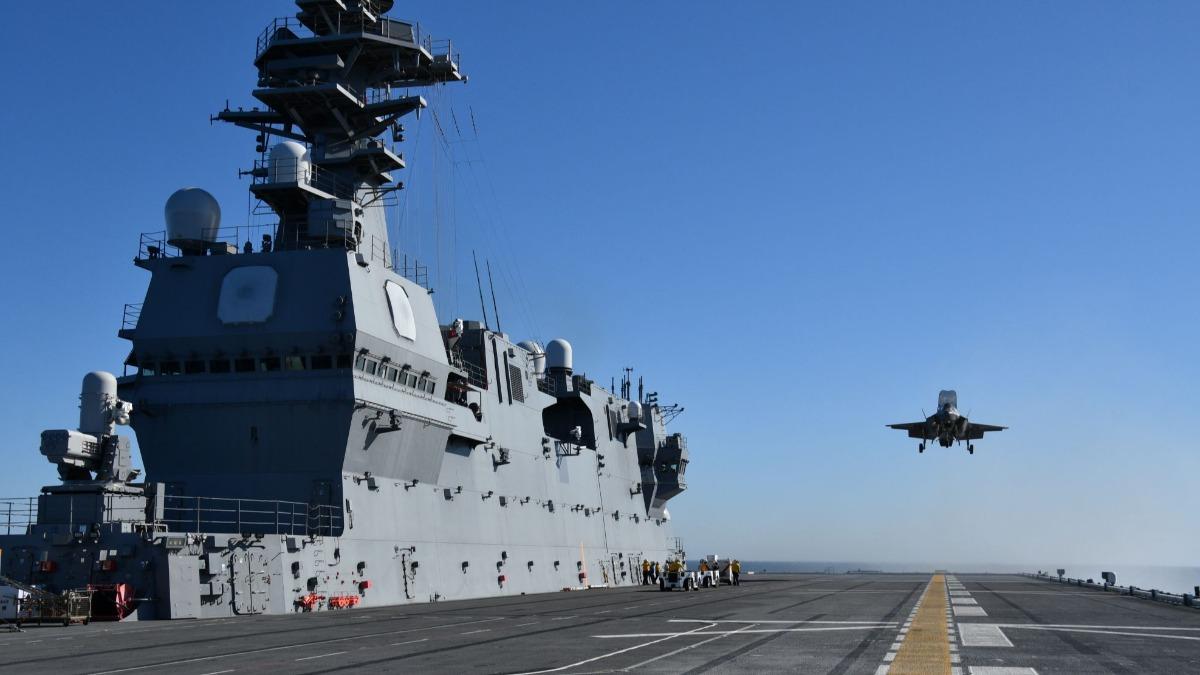 日護衛艦升格「航艦」！加賀號現蹤美西　迎F-35B首降畫面曝