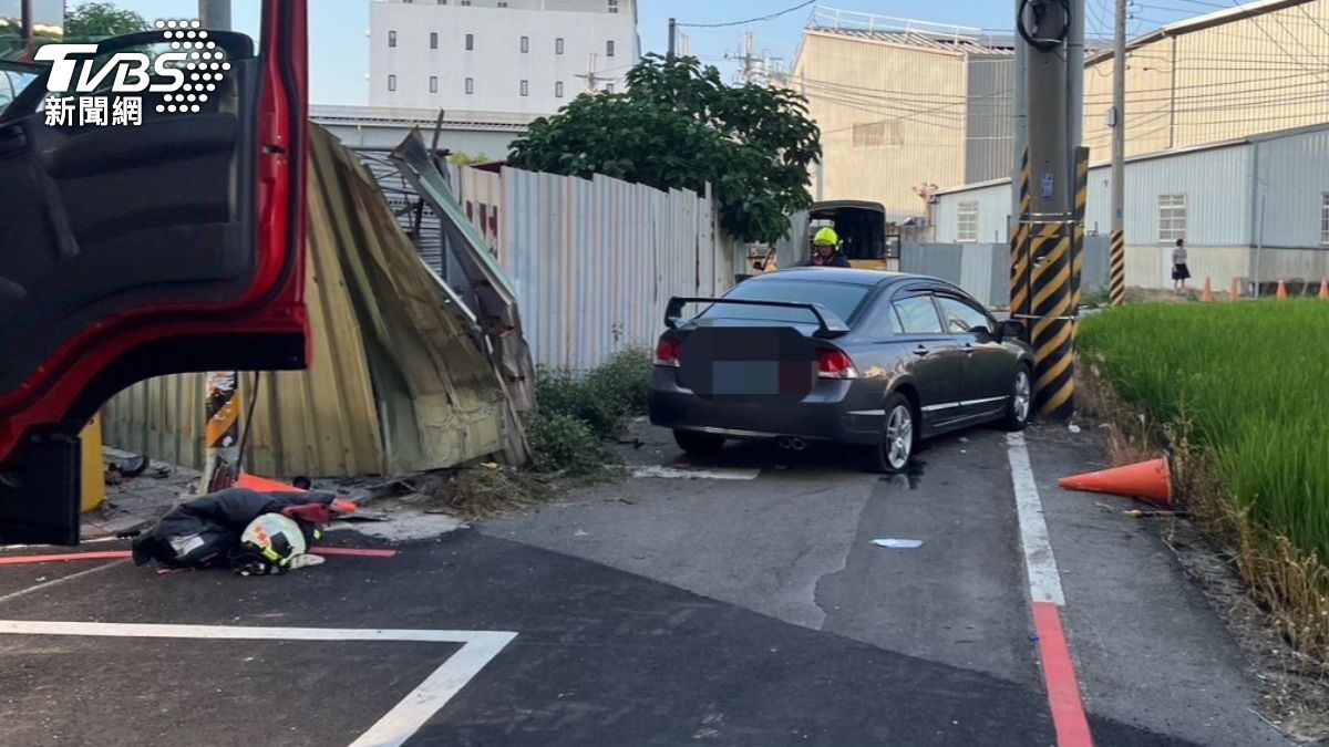 台中轎車自撞電線桿!21歲男駕駛受困車內 「頭顱破裂」慘死