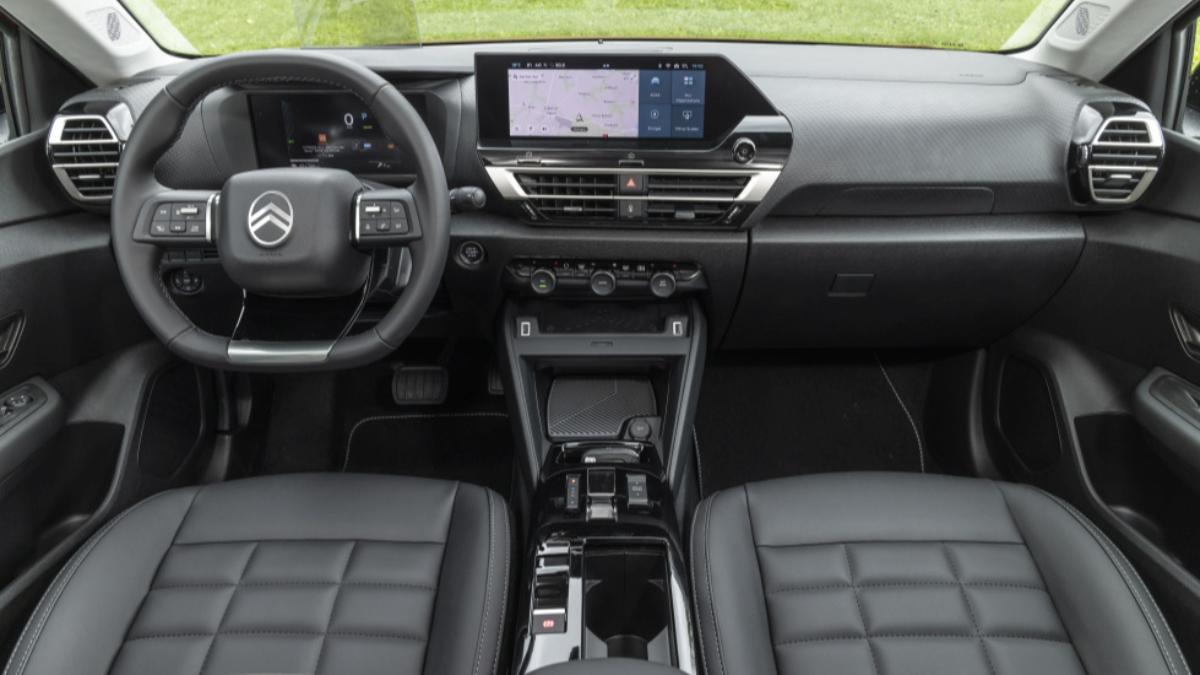 車上搭載AI智慧助理。Citroën與OpenAI合作,將ChatGPT嵌入車輛系統,提供語音助理功能。(圖/Citroën提供)