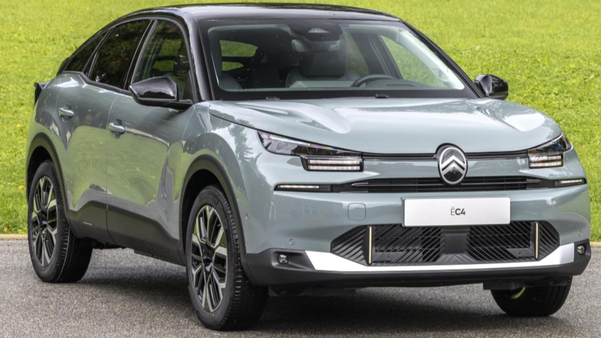 純電動車型ë-C4和ë-C4 X若搭載54千瓦時的大電池,C4最高續航里程可達415公里,而C4 X則可達425公里。(圖/Citroën提供)