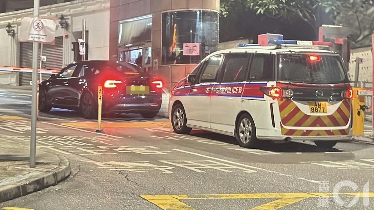 警務處前處長曾偉雄位於大埔獨立屋失竊,警員周一(21日)曾到場。(圖/香港01)