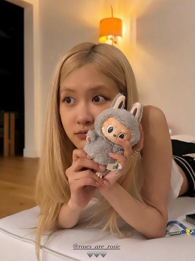 BLACKPINK Rosé也是LABUBU粉絲之一。（圖／翻攝自IG@roses_are_rosie）
