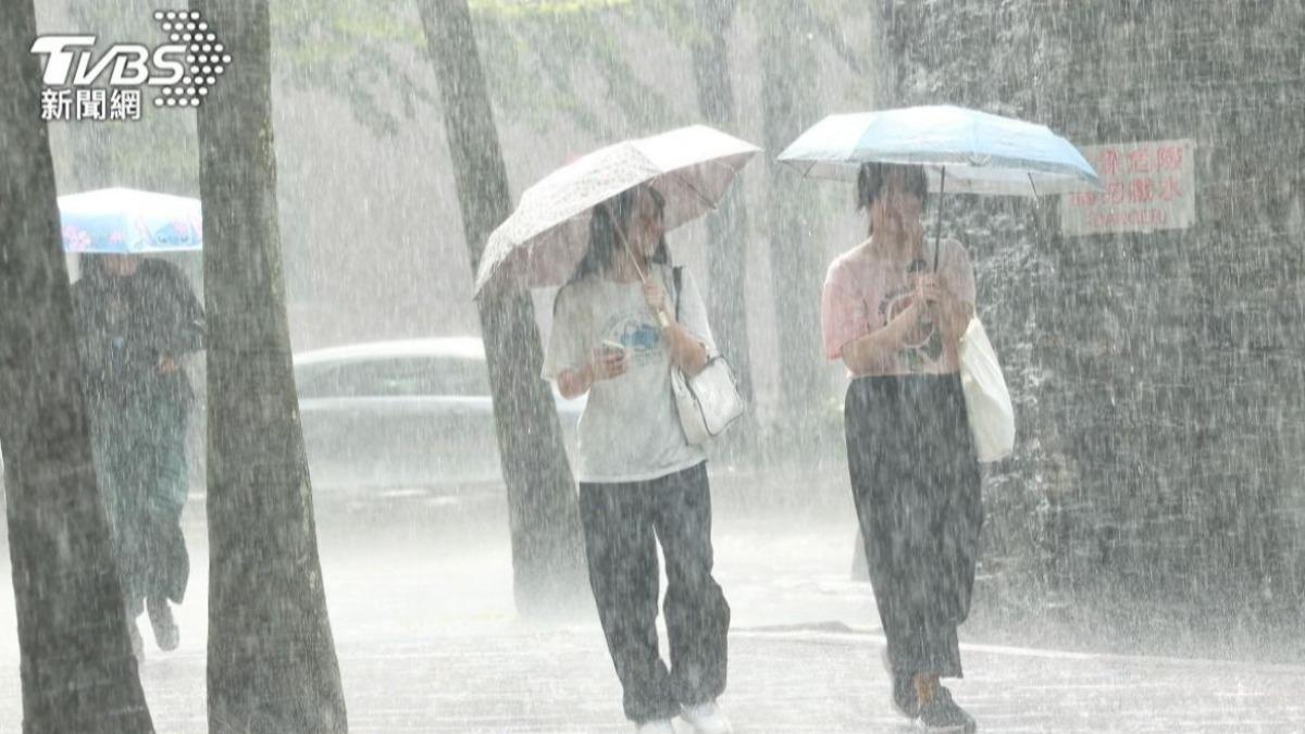 颱風共伴炸雨!宜蘭「這些路段」恐預警性封閉、龜山島封2日