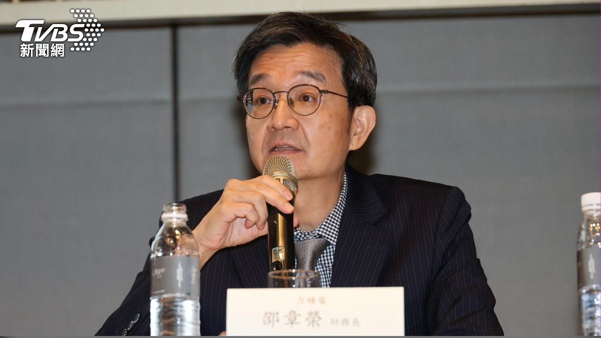 力積電財務長卲章榮說明與日本SBI雙方洽談的過程。(圖/潘建樺攝)