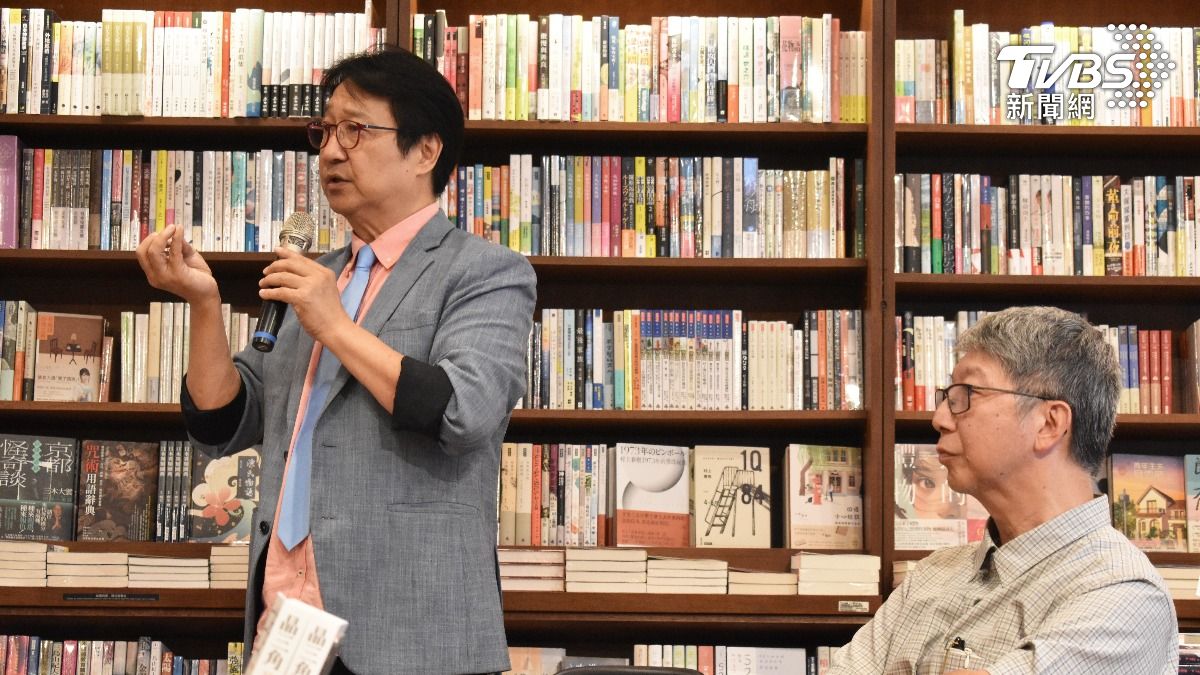 烏凌翔博士（圖左）與楊光磊博士（圖右）在《晶三角》新書座談會上，與讀者分析半導體產業的未來與地緣政治的關係（圖／TVBS提供）