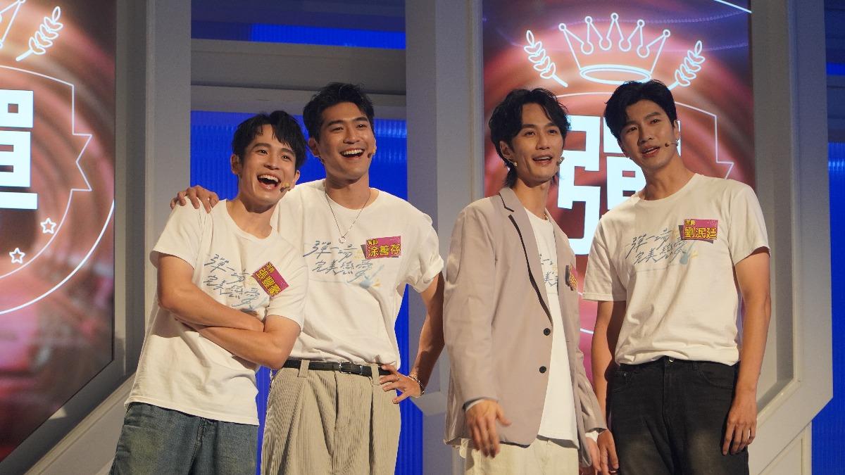 張豐豪、劉泯廷、李英宏及涂善存組戰隊登上《全家有智慧》爭百萬獎金。(圖/公視台語台提供)