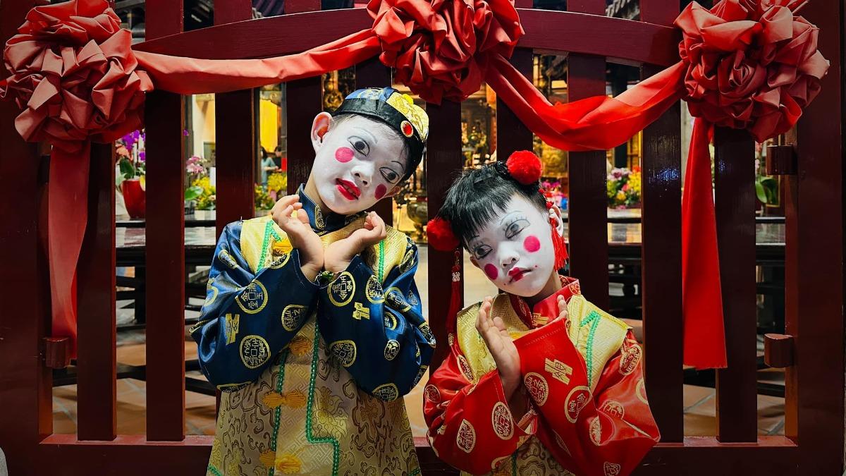 有家長把孩子打扮成金童玉女。(圖/翻攝自爆廢公社二館臉書)
