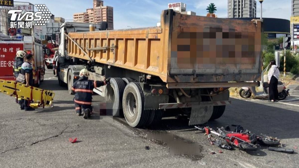 綠燈起步被撞!彰化婦遭輾慘成砂石車輪下魂 機車粉碎畫面曝