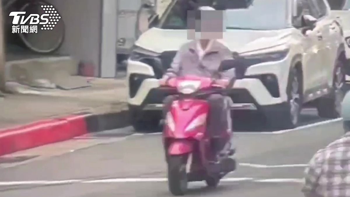 警方調閱監視器鎖定嫌犯特徵與車牌追人。（圖／TVBS）