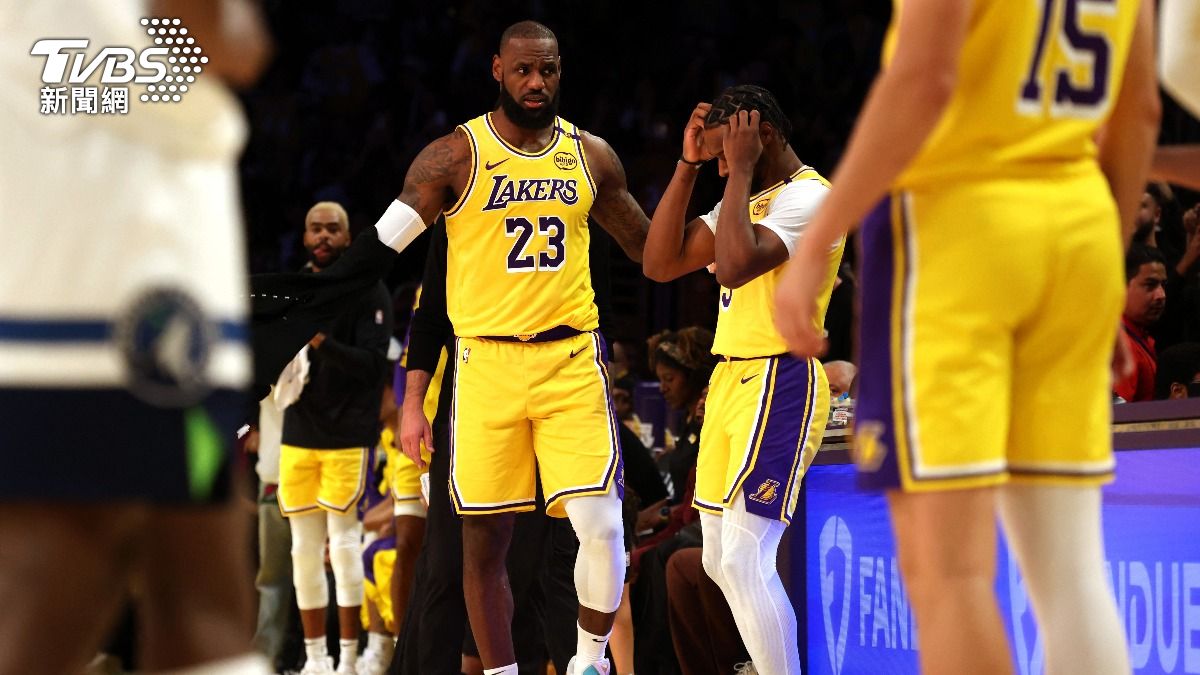 詹姆斯父子連線寫下NBA新頁。(圖/達志影像路透社)