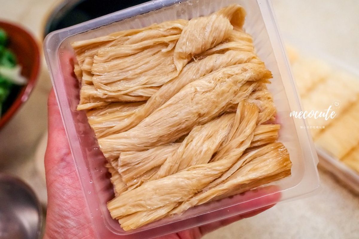 盒裝的「鮮豆皮」(70元),打開是一條條片狀的,味道也很不錯!(圖/陳小可的吃喝玩樂提供)