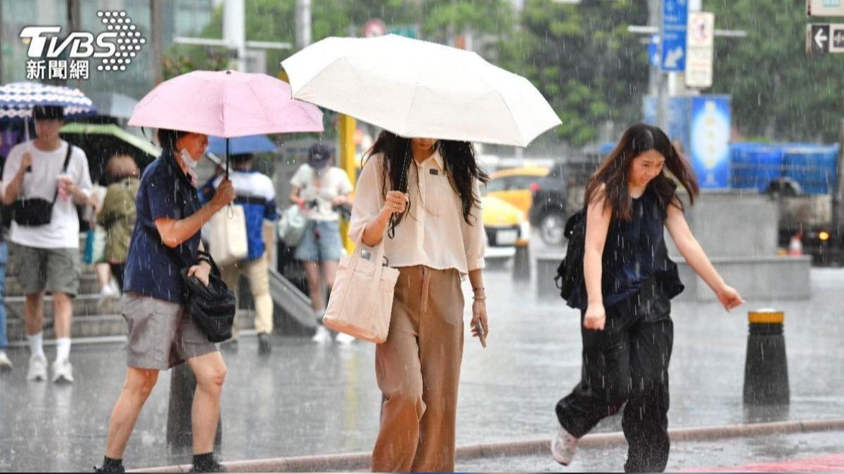 天氣/潭美颱風逼近!鄭明典PO圖示警:外圍雨帶往東部接近