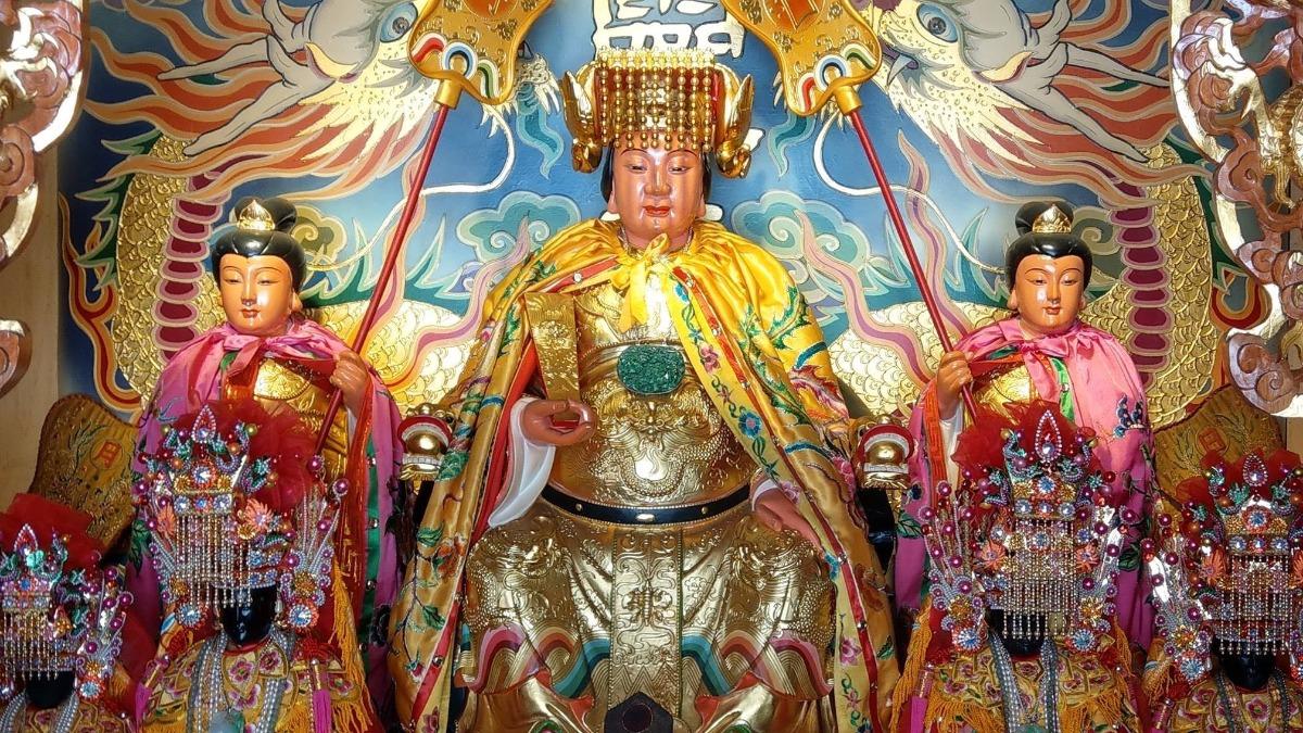 媽祖顯靈?信眾參拜途中驚見「神像流眼淚」 廟方回應了