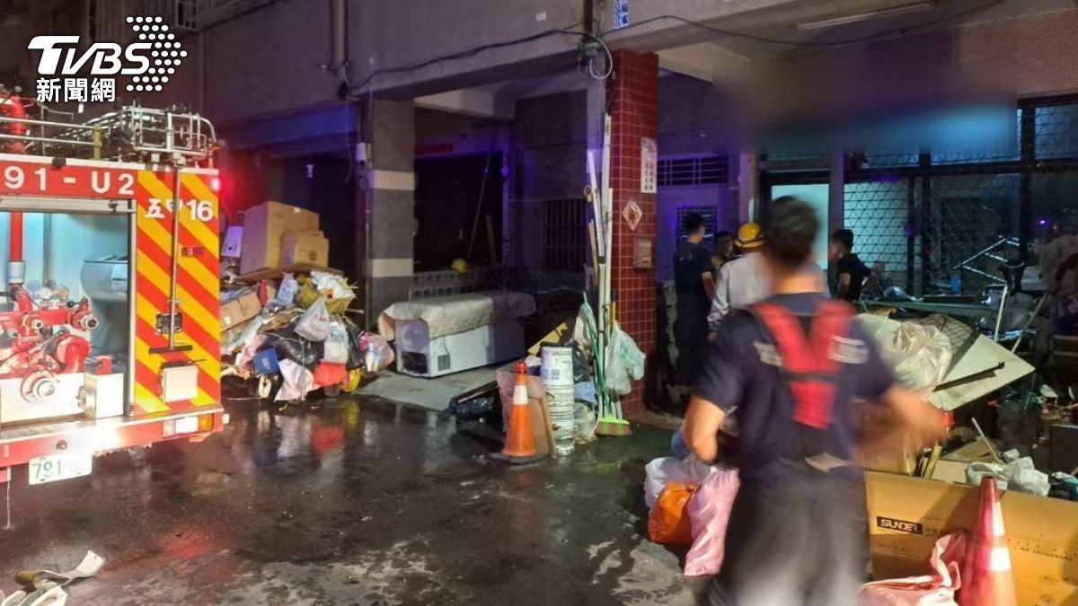 與叔激烈口角!高雄火爆姪怒燒家、辱罵警 被噴辣椒水制伏