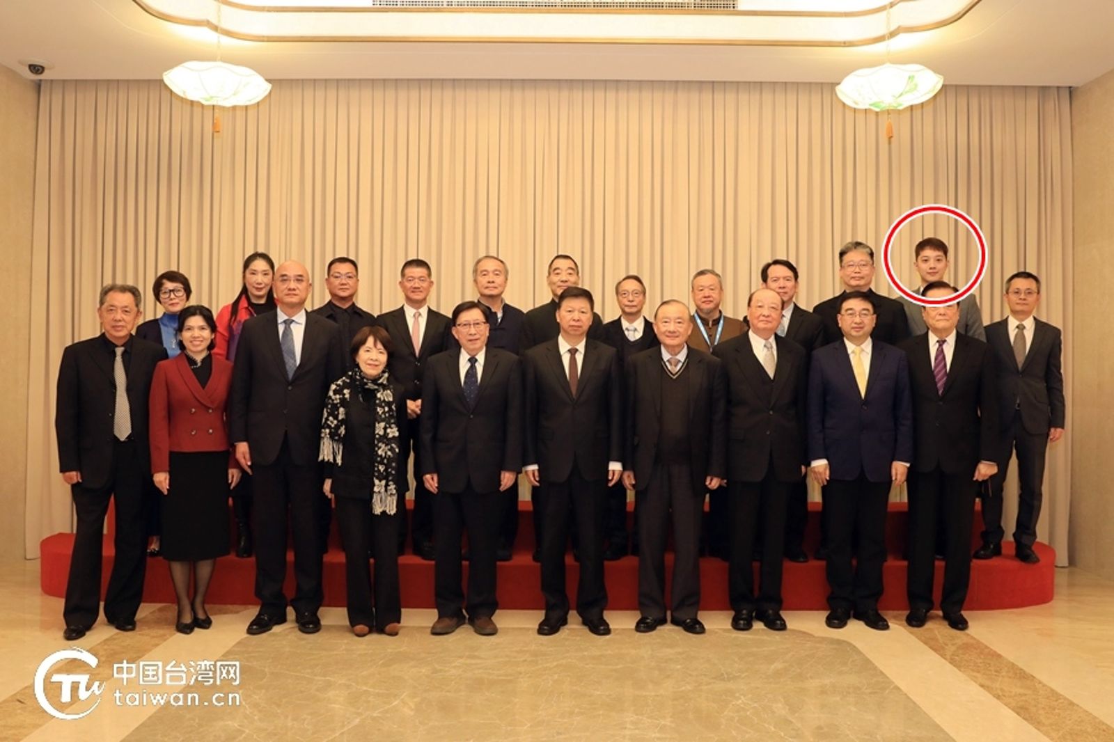 賴冠霖以台灣文化界人士身分會面大陸國台辦主任宋濤。(圖/翻攝自中國台灣網)