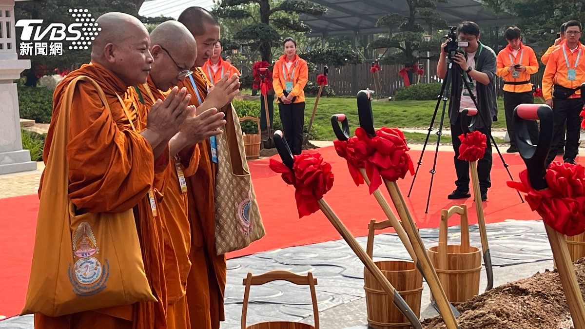 宗教界代表參加植樹環節。(圖/朱光弘)