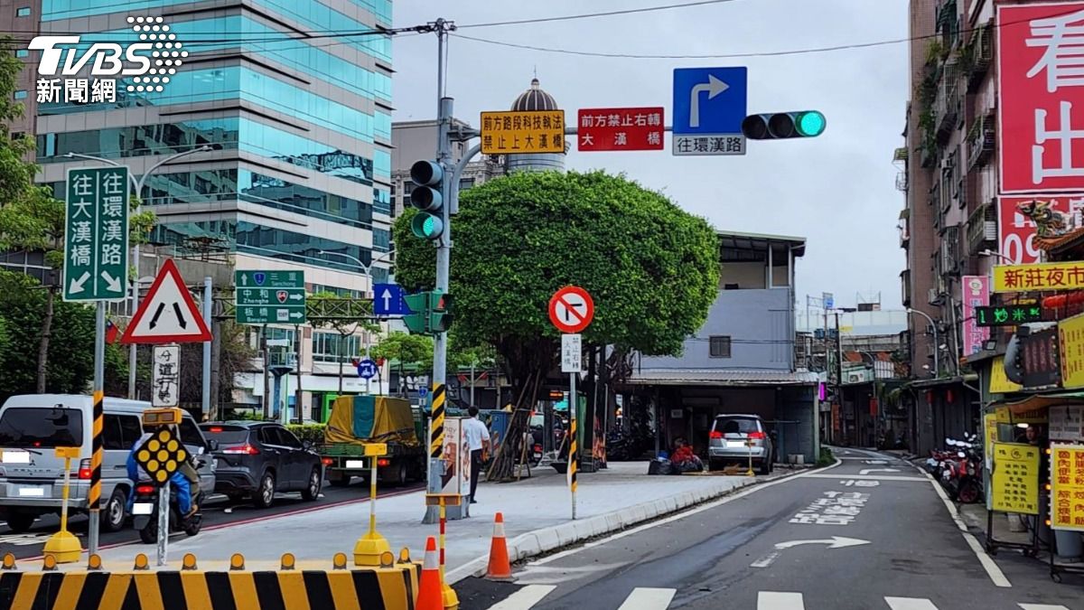 警方新增標示。(圖/TVBS)