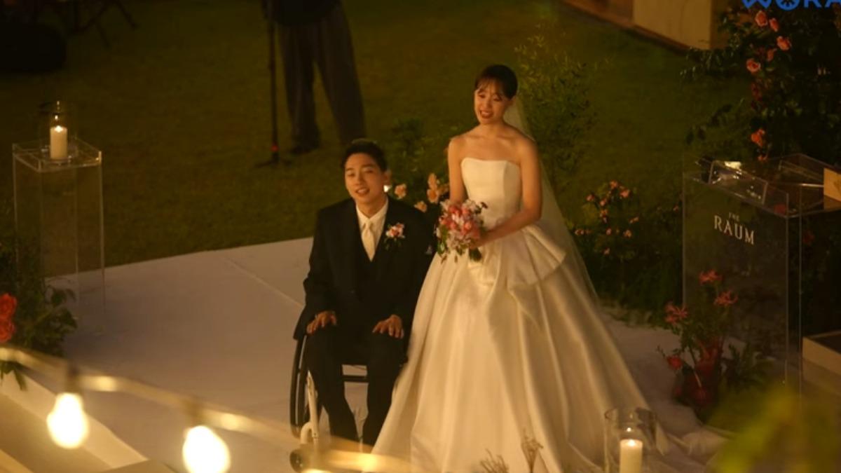 婚禮影片公開後,卻因朴偉弟弟的致詞,一度引發兩面爭議。(圖/翻攝自朴偉YouTube))