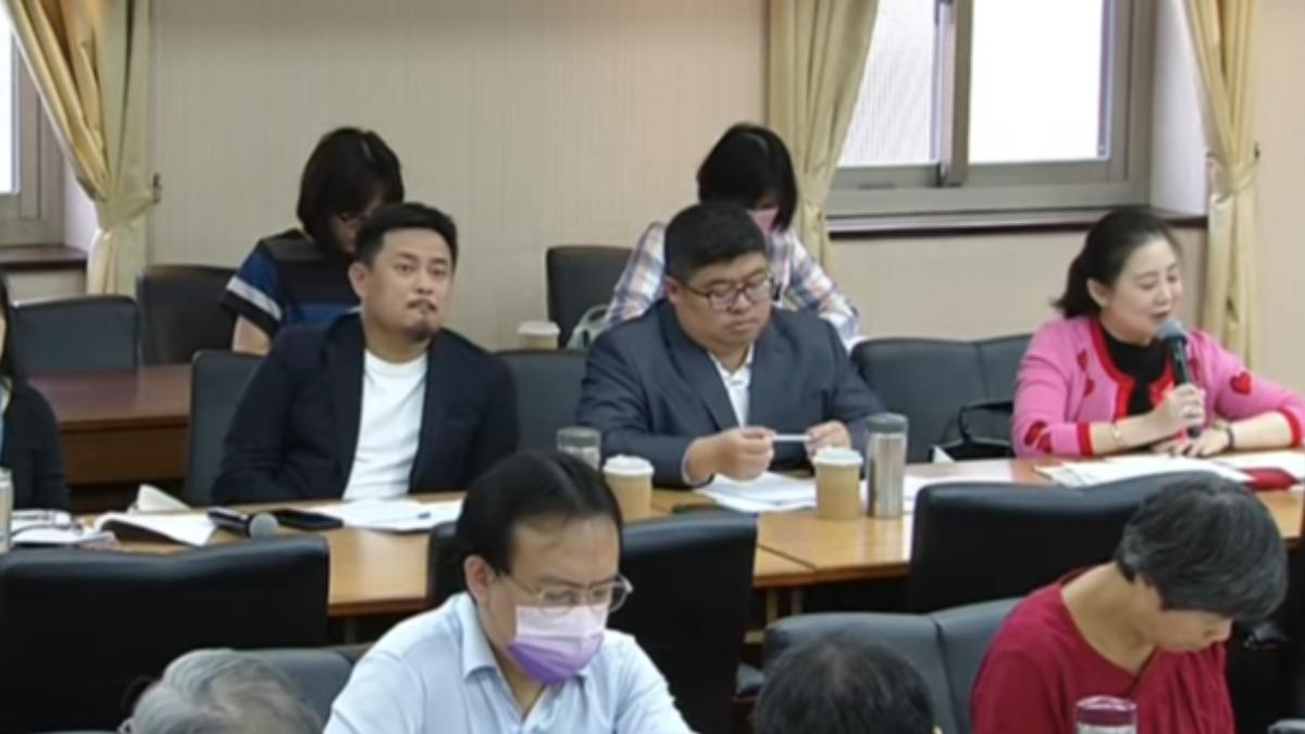 續協商總預算！吳思瑤3度對韓國瑜90度鞠躬　藍綠總召請病假