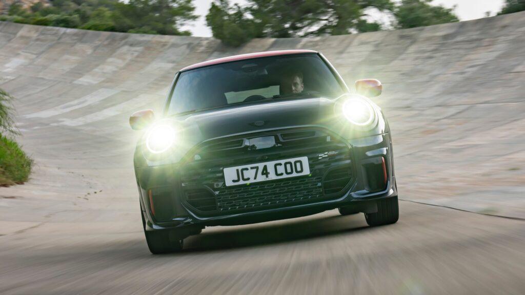 Mini John Cooper Works同樣針對懸吊系統及煞車系統進行升級。(圖/Mini)