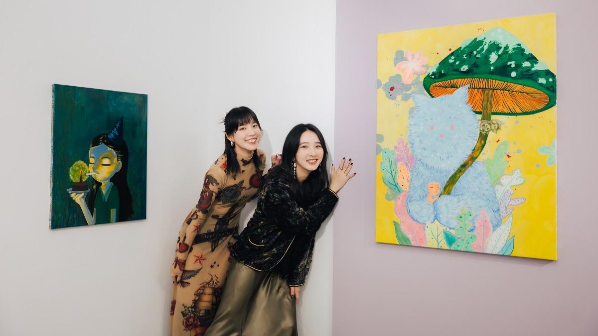 李沐(右)佩服程予希(左)拍戲殺青立刻就辦藝術展。(圖/星星相藝提供)