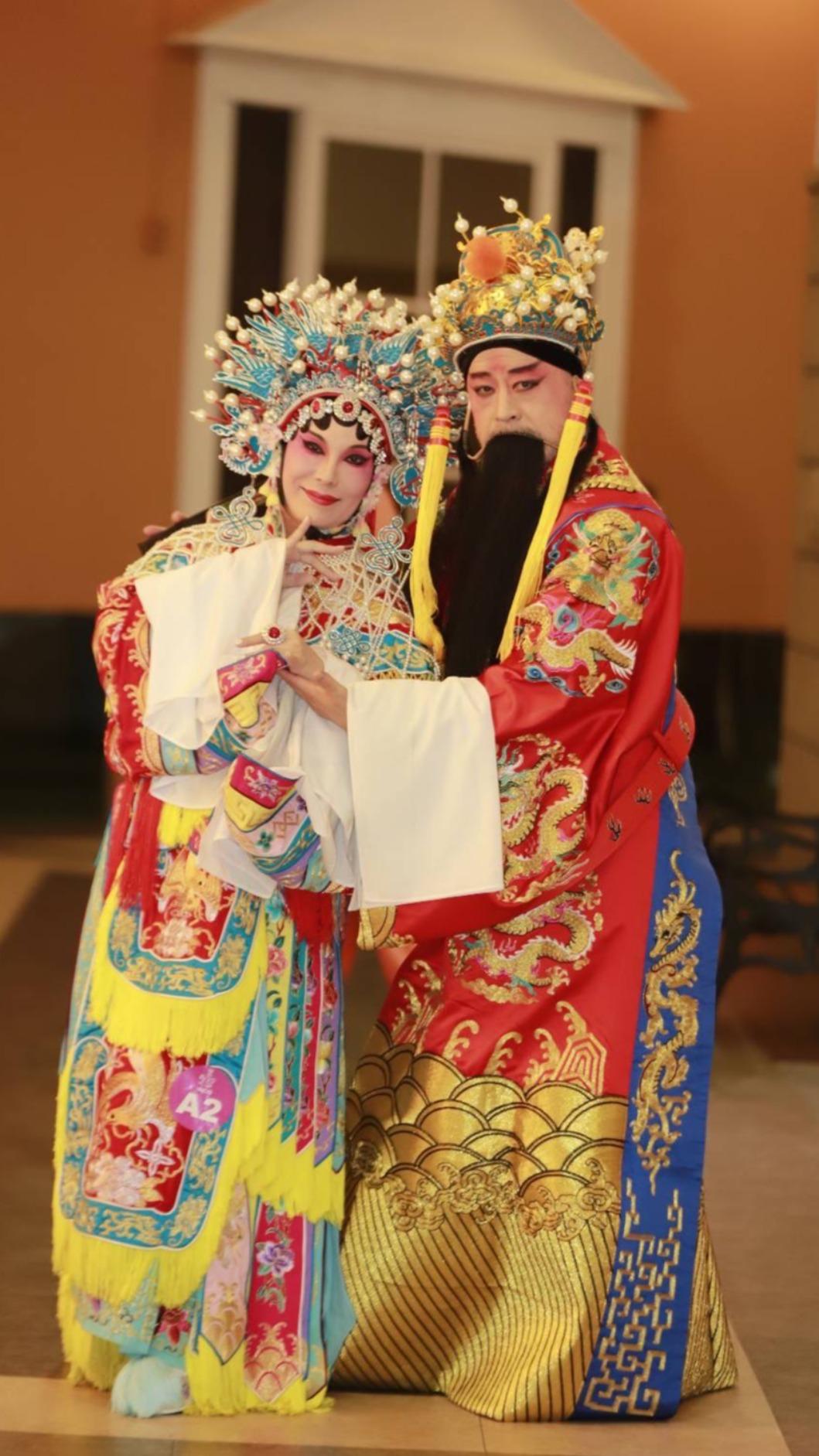 班鐵翔(右)和老婆扮演唐明皇和楊貴妃。(圖/班鐵翔提供)