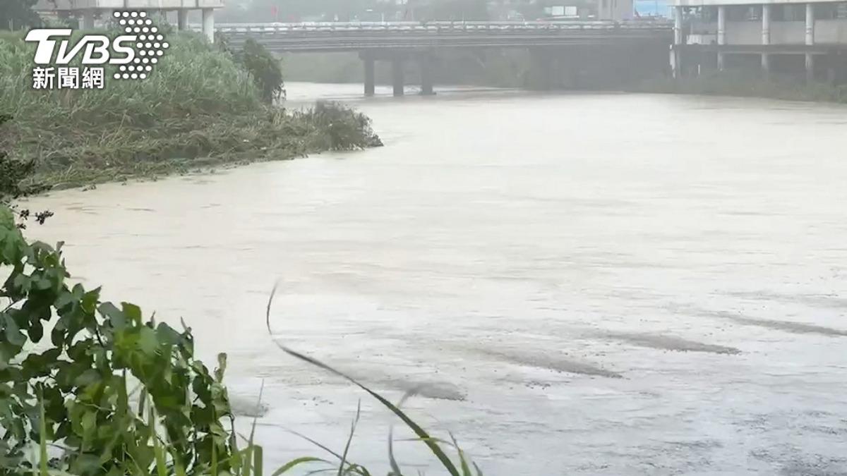 共伴發威!基隆河水位恐暴漲 北市水利處籲市民遠離河濱