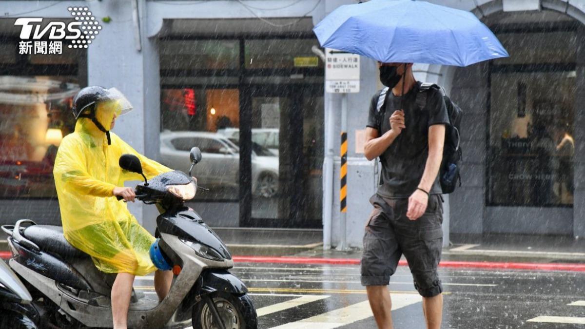 天氣／共伴發威！北東明晨迎雨彈「紅到發紫」　準颱風康芮將生成