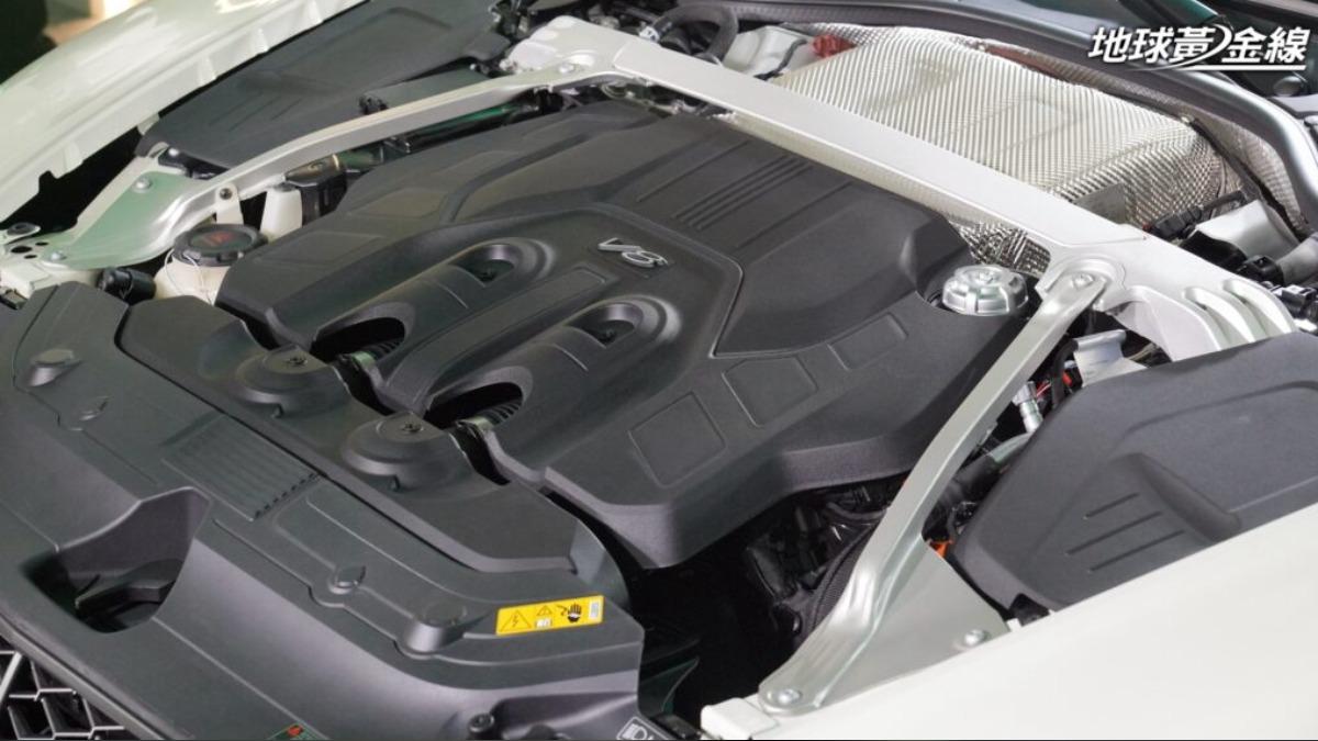 全新Continental GT Speed這次改採4.0升V8渦輪油電混合動力。(圖/地球黃金線)