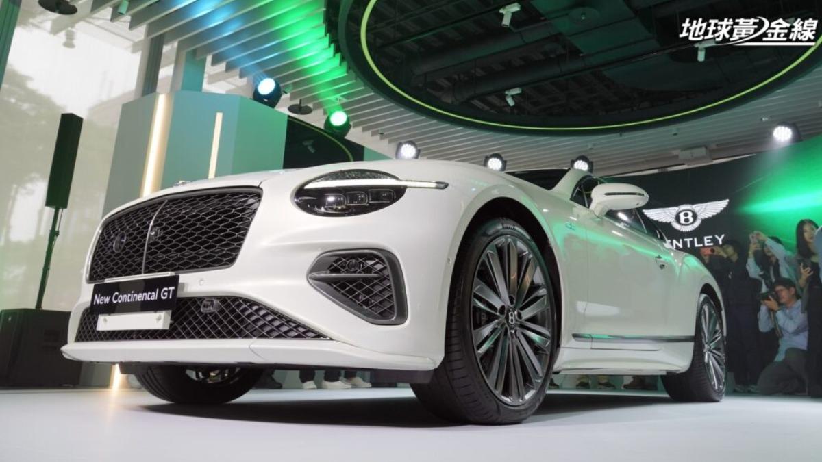 全新Continental GT Speed的底盤採用雙腔氣壓彈簧及電子避震器設計。(圖/地球黃金線)