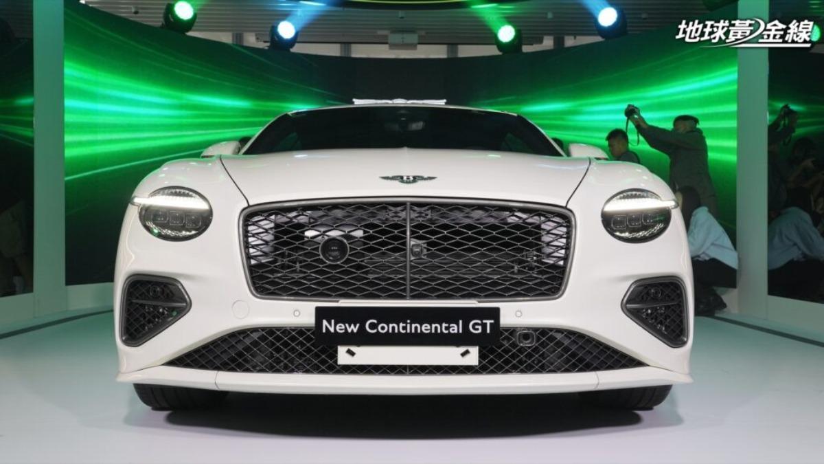 Continental GT Speed水箱護罩依然寬大,展現出大氣磅礡的氣勢。(圖/地球黃金線)