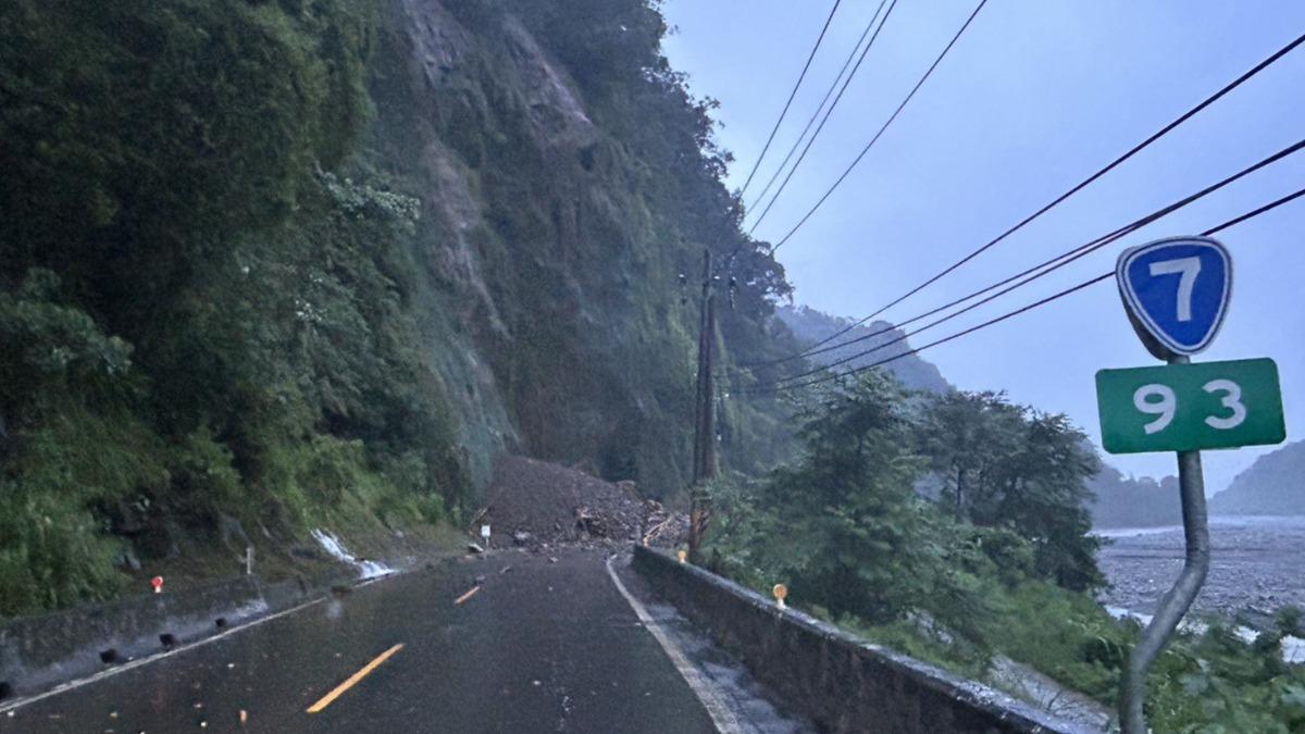 公路局預計於中午12時搶通、恢復通行。（圖／翻攝自公路局）
