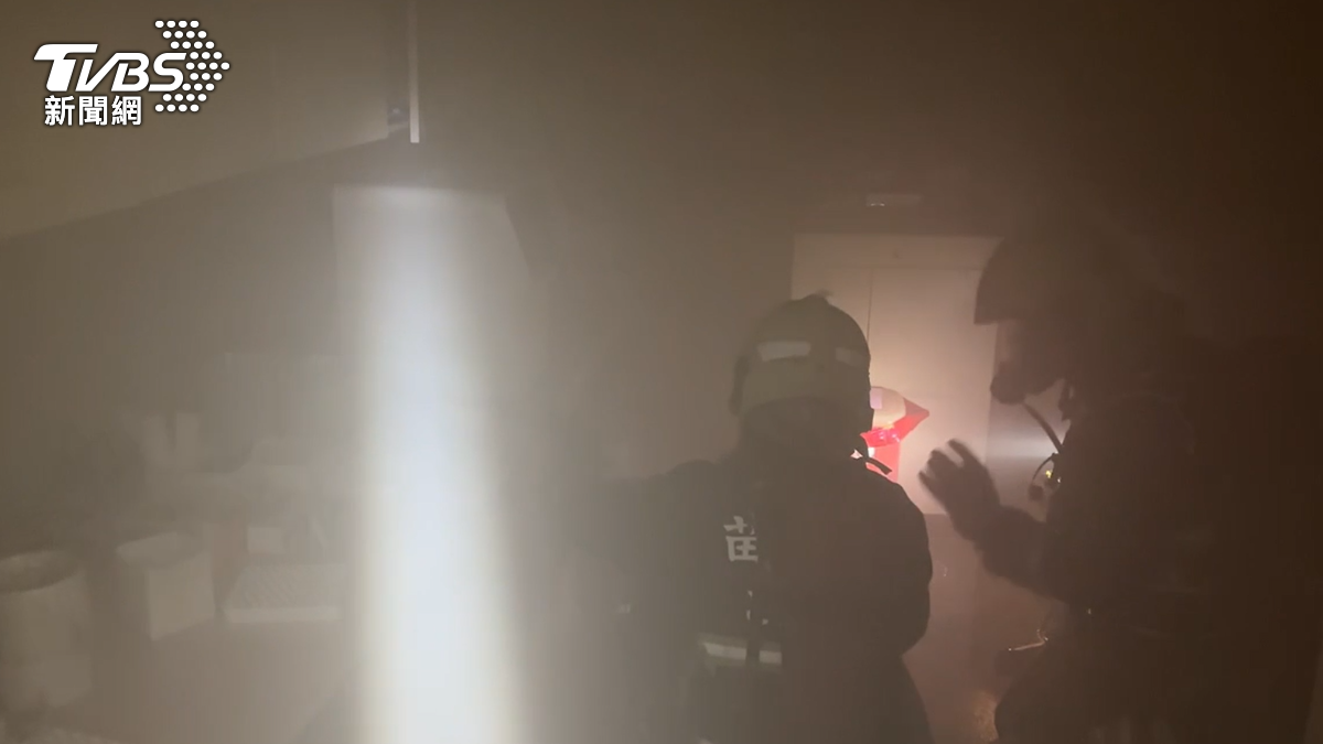苗栗慈祐醫院狂噴白煙!地下室燒焦急關防火門 105人嚇壞就地避難