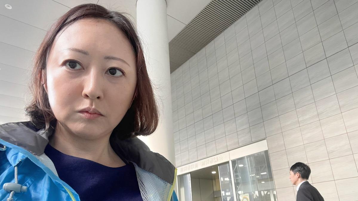 東京都町田市市議員,東友美表示第一次參選時每天拜票都會被騷擾。(圖/取自X@higashi_machida)