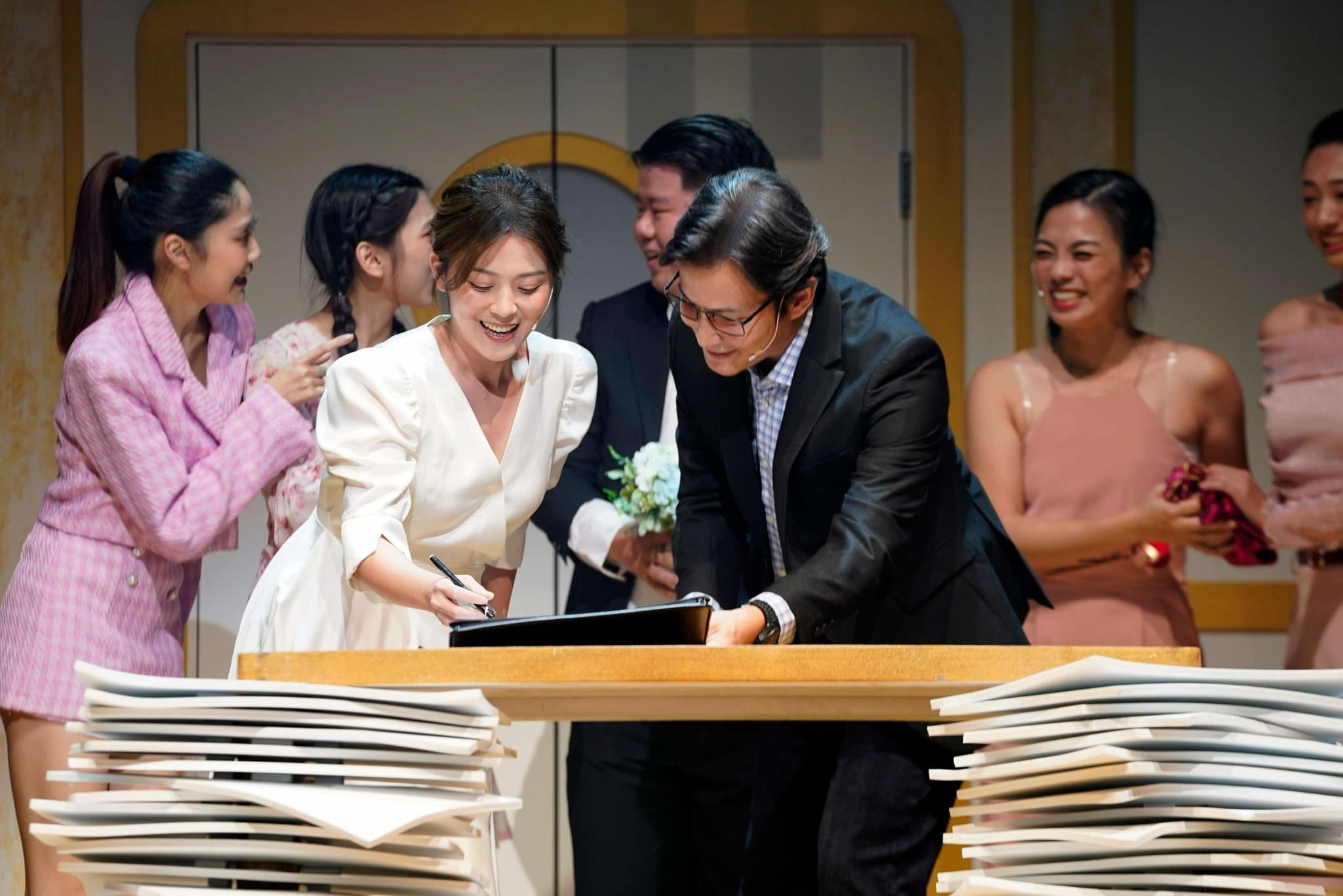 卓文萱飾演魏德聖的老婆。(圖/全民大劇團提供)