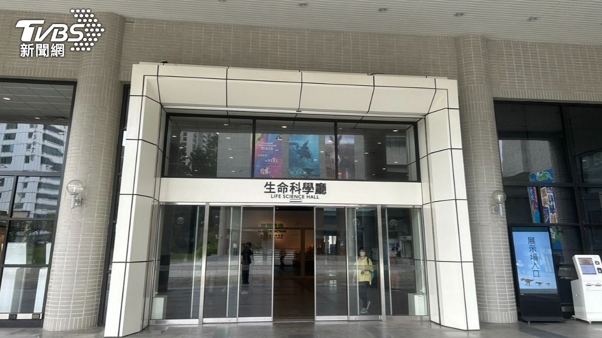 台中科博館員工4F急墜B1重傷亡。（圖／林冠丞攝）
