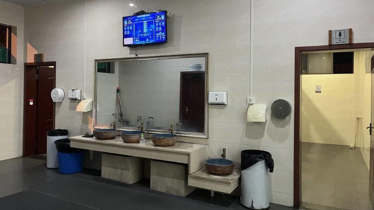 工作人員澄清現場科學化管理可以負荷當時環境。(圖/取自四川在線)