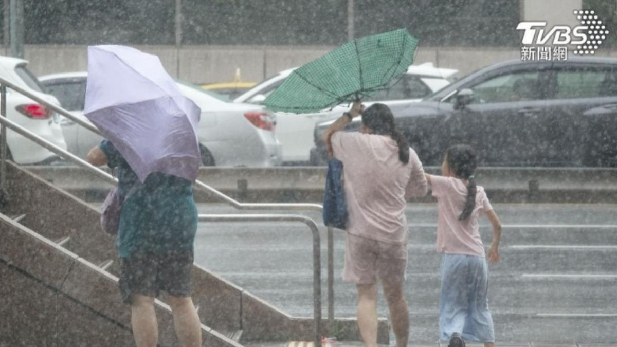 天氣/雨彈開轟!潭美颱風外圍環流「4縣市豪雨特報」下到晚上