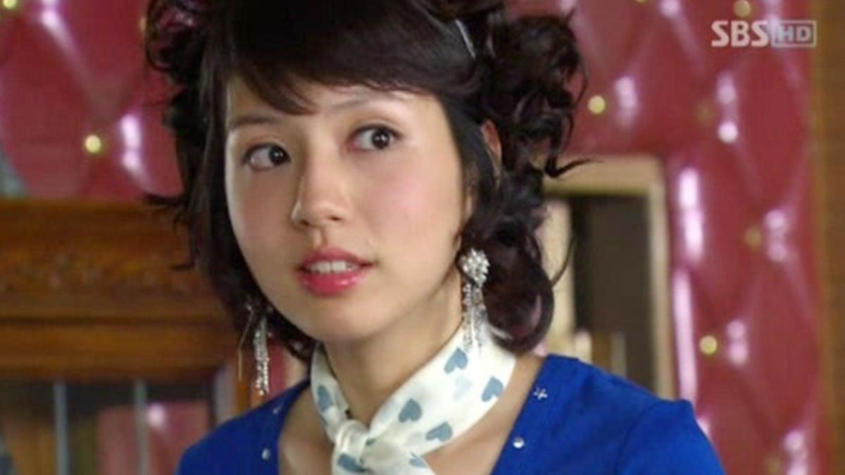 金秉善在《錢的戰爭》中飾演「MISS趙」。(圖/翻攝自X@edlee9090)
