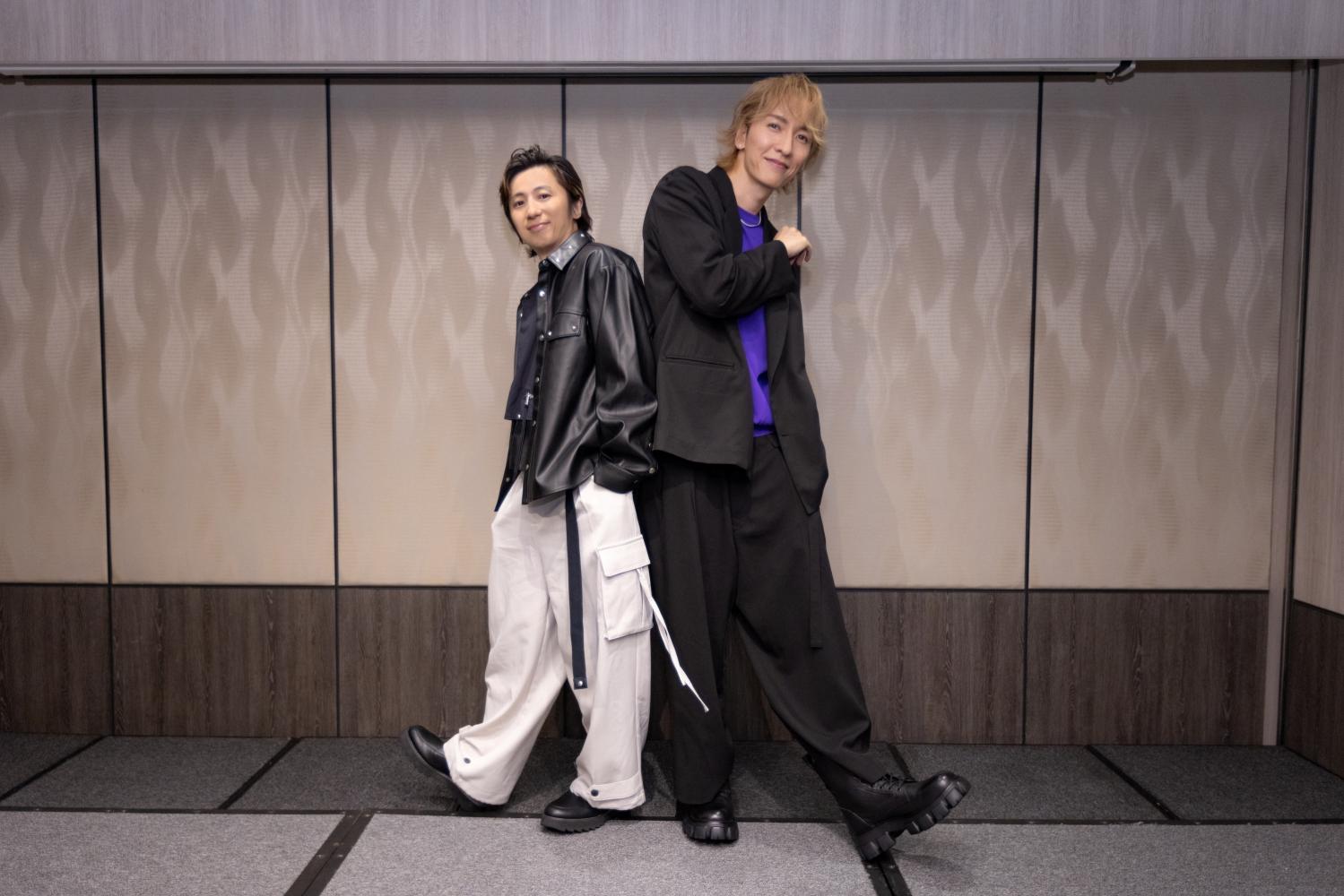 橘慶太(右)、千葉涼平分享了各自的懷舊小物。(圖/G-MUSIC提供)